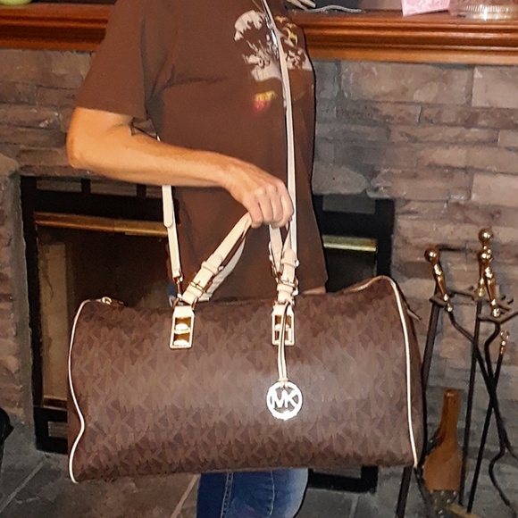 Michael Kors Handbags - Michael Kors XL Duffle bag